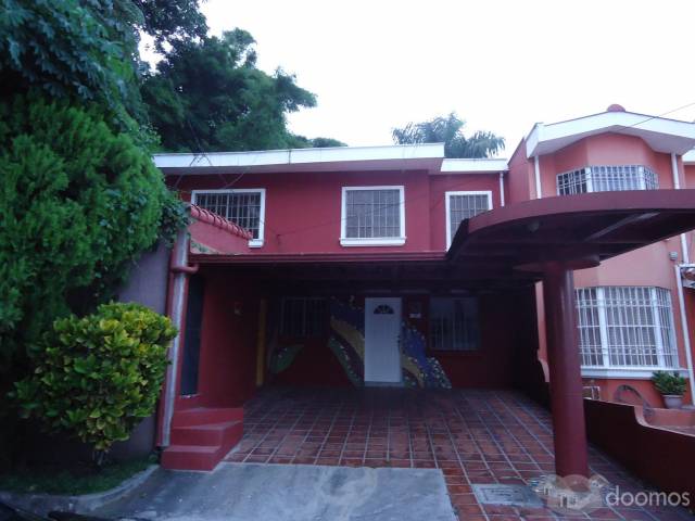 SE ALQUILA CASA AMPLIA EN RESIDENCIAL PRIVADO Y SEGURO - 1