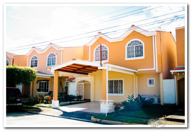 Se Vende Hermosa Casa Completamente Amueblada con Maquinas de Lavar/Secar Piscina, Cancha de Tennis/Basketball 24hr Seguridad - 1