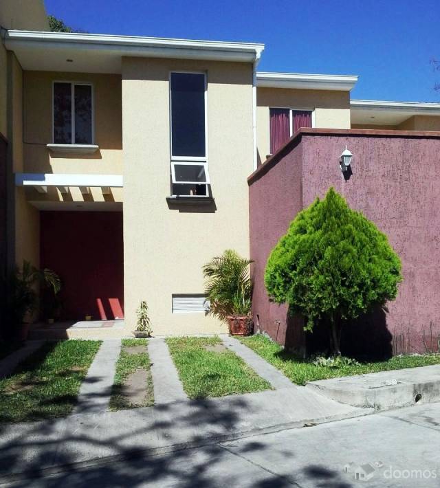 CASA MODERNA EN VILLA RESIDENCIAL EL CIPRES - 1
