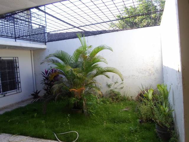 Se vende casa en Armenia, colonia los ángeles, de dos plantas - 1