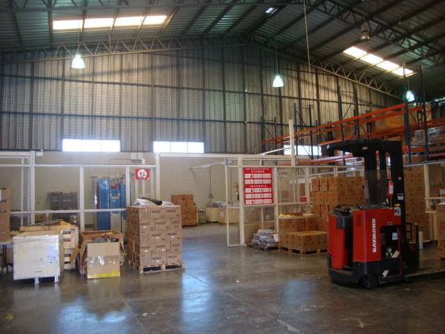 Rento Bodega de 800 mt2 en Complejo Industrial Santa Elena, por Calle Siemens, Antiguo Cuscatlán. - 1