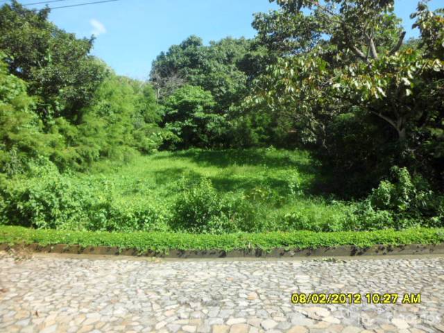 Lote en zona exclusiva - 1