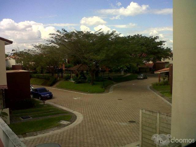SE VENDE EN RESIDENCIAL LOS CEDROS - 1