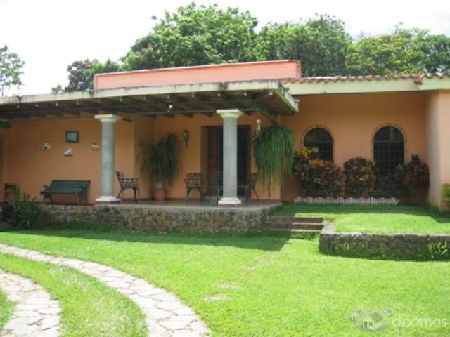 Alquilo casa grande en Santa Ana - 1