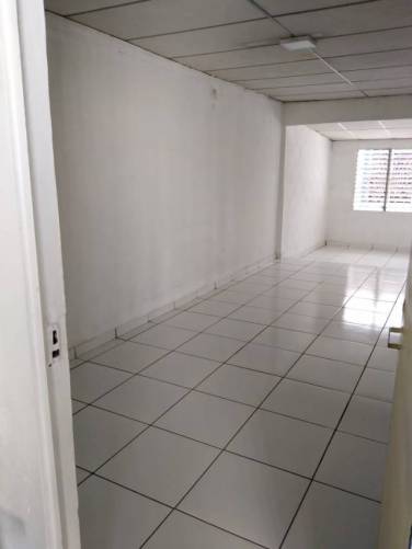 En Venta casa de pasaje ubicada en Montes 4 - 1
