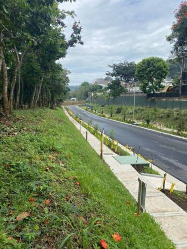 Terreno en venta en Santa Elena - 1