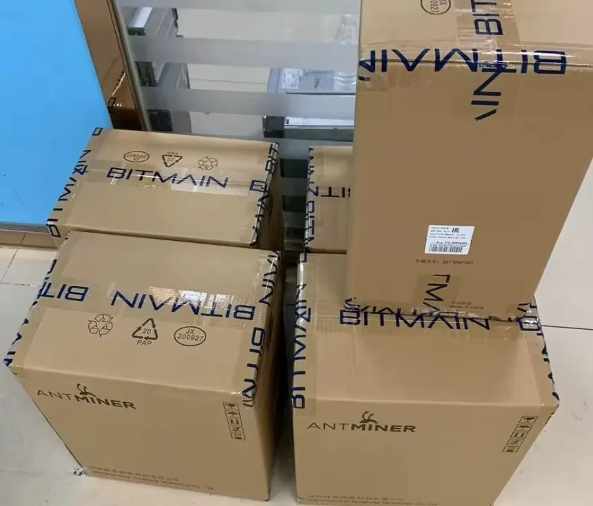 Servidor Bitmain Antminer Zcash Z15 Pro 840k Z15 Pro 860k  1800 USDT - 1
